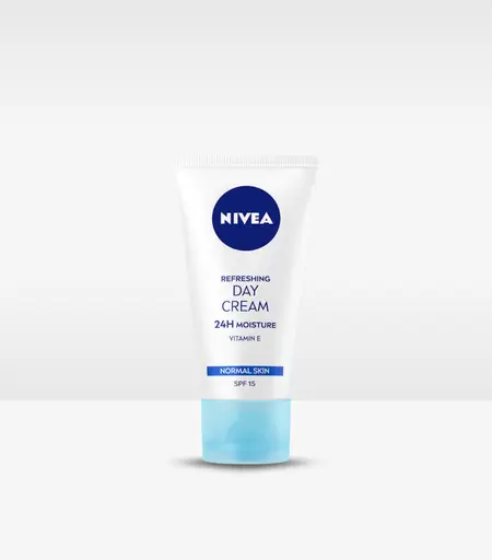 Nivea Refreshing Day Cream Normal Skin SPF 15 50ml